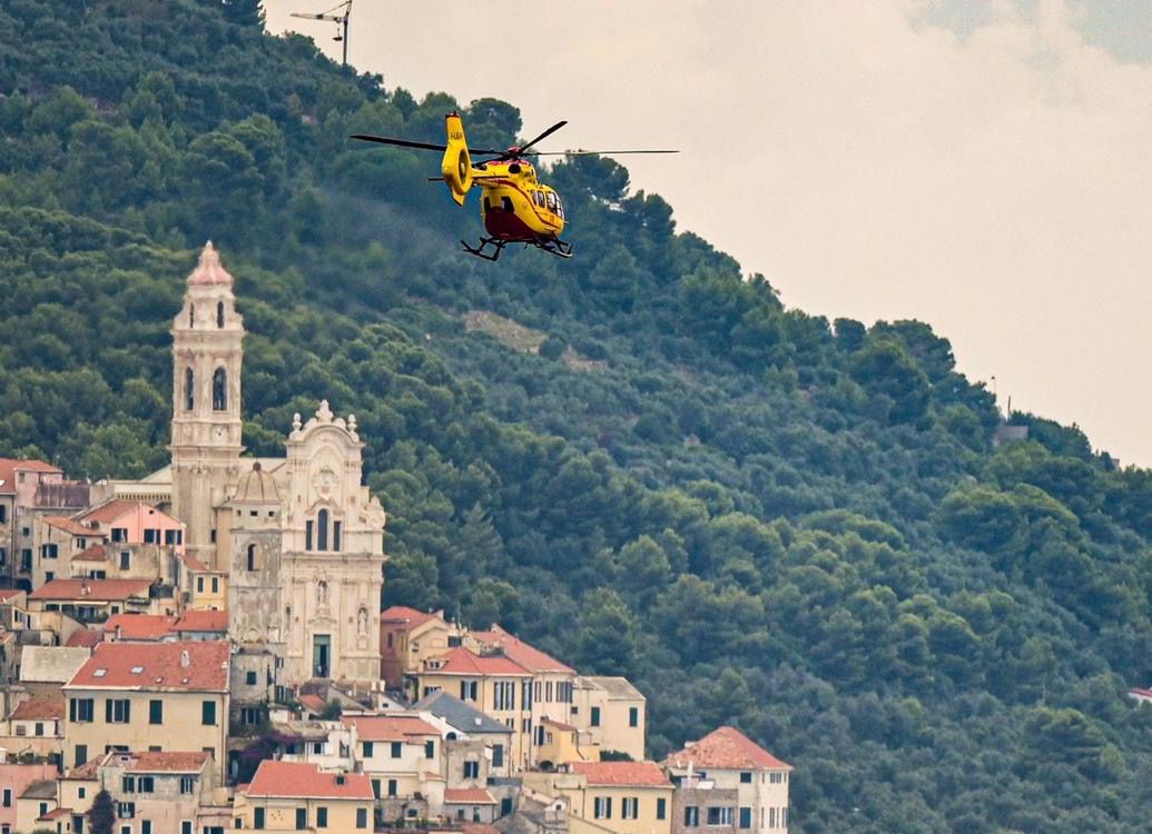 Cade ciclista sul parco del Ciapà, allertato l’elicottero