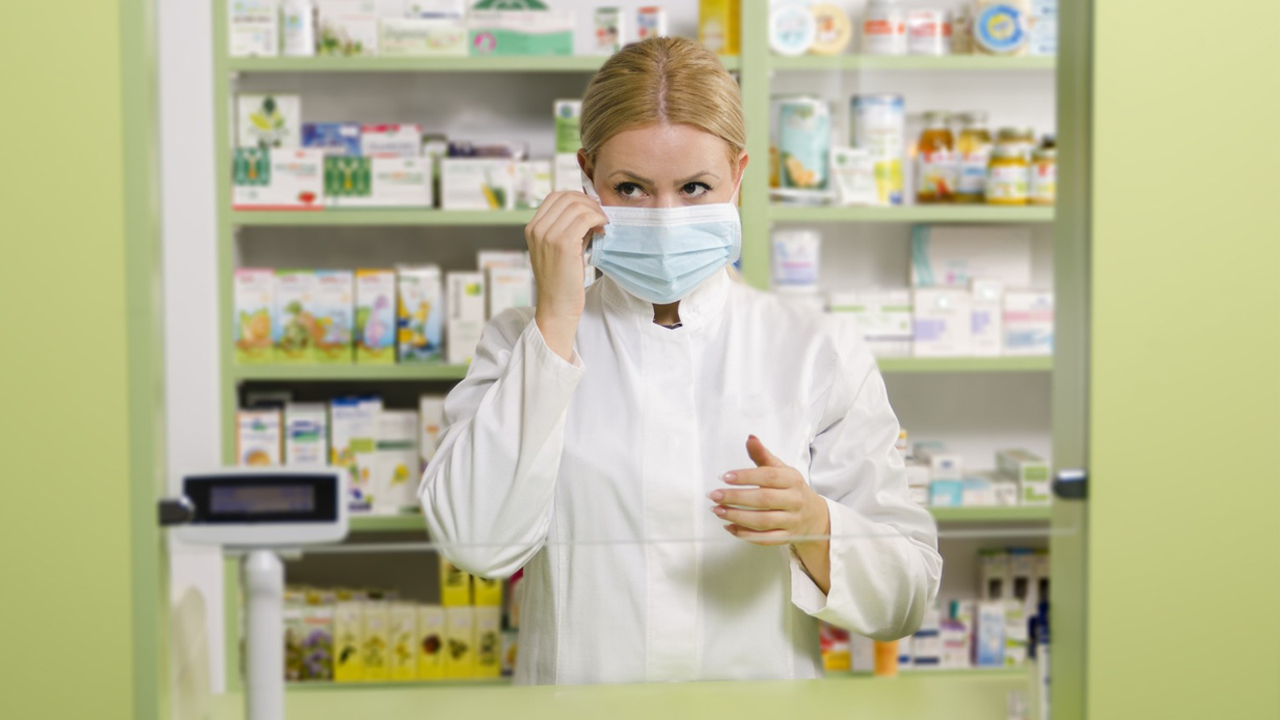 Vaccini, da oggi prenotazione anche in farmacia