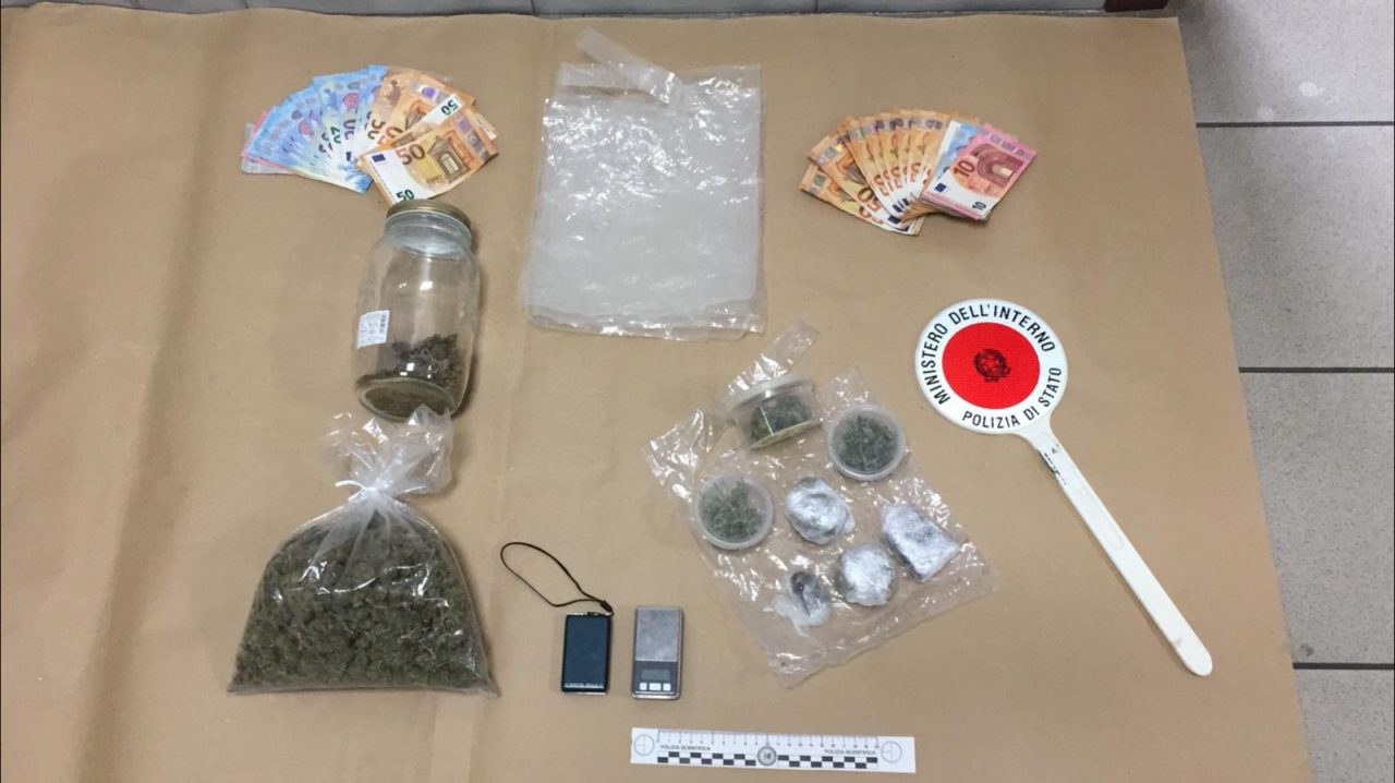 Polizia arresta spacciatore a Sanremo, riceveva i “clienti” in casa