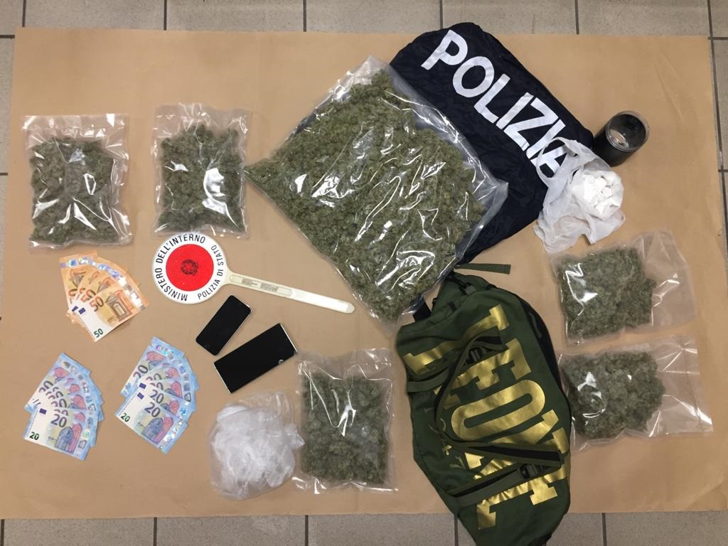 Droga nella sacca della palestra. Arrestato un 23enne