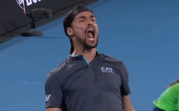 Fognini all’ultimo respiro nel derby con Caruso. E vola al terzo turno in Australia