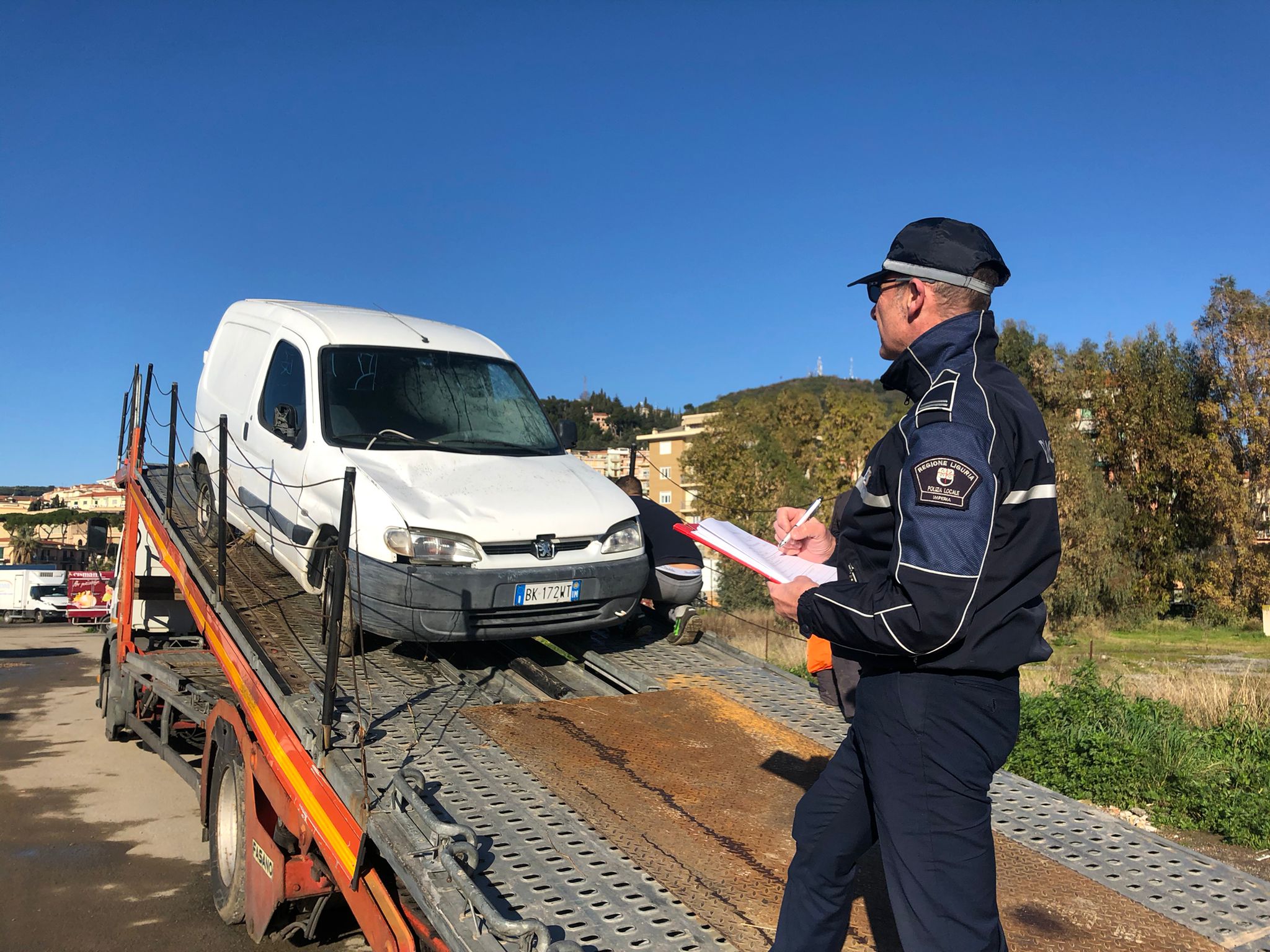 rimozione auto polizia municipale imperia 4