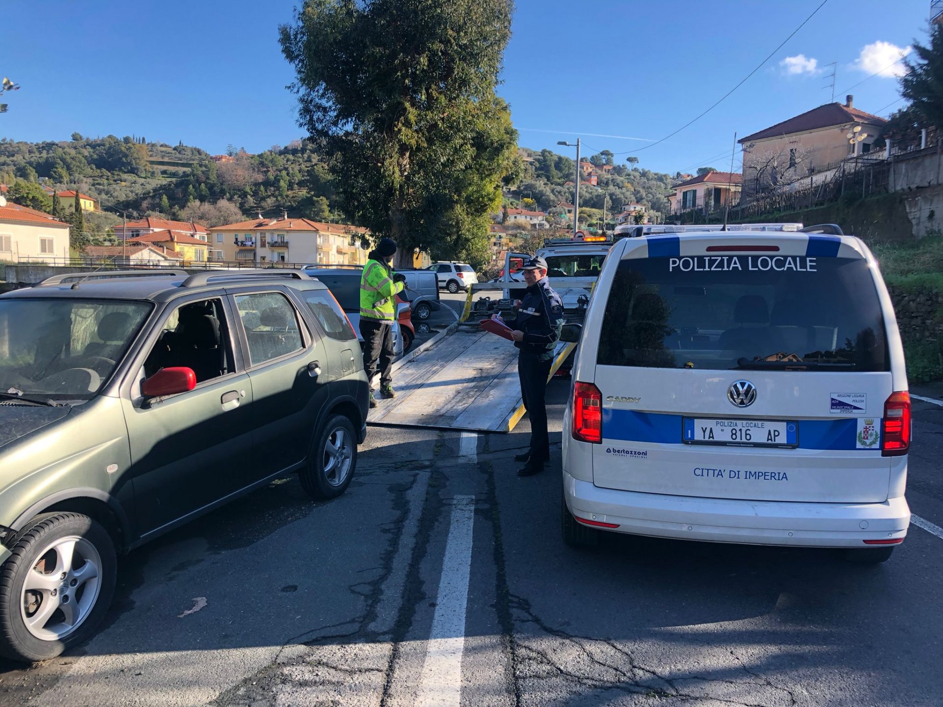 rimozione auto polizia municipale imperia