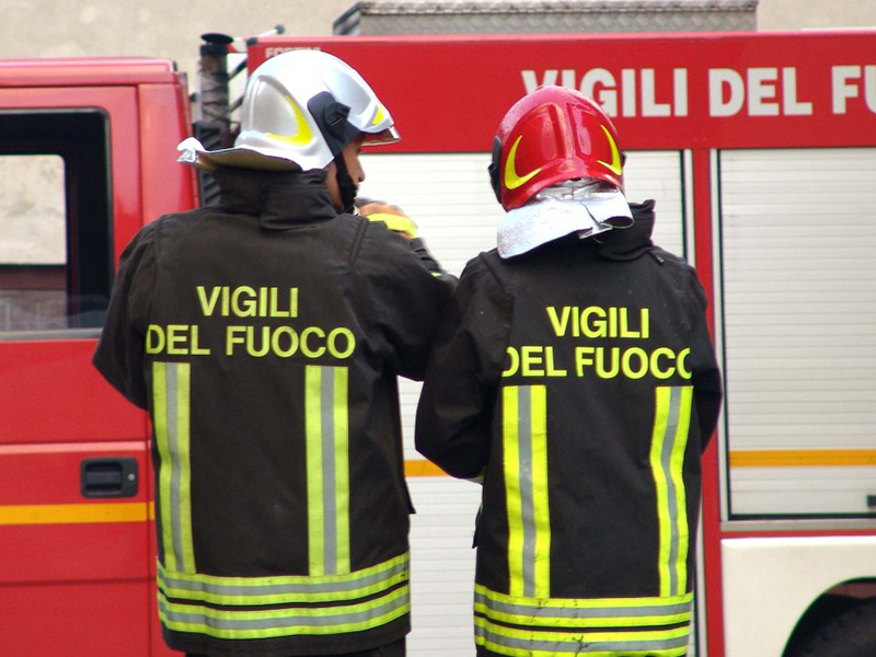 Brucia una pineta alla Villetta di Sanremo