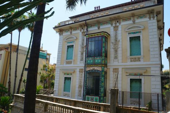 Associazione si scaglia contro la conversione di Villa Angerer in albergo