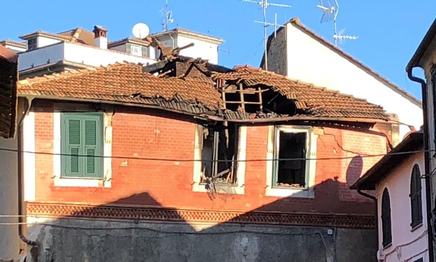 1 Esplosione incendio abitazione San Bartolomeo al mare_02