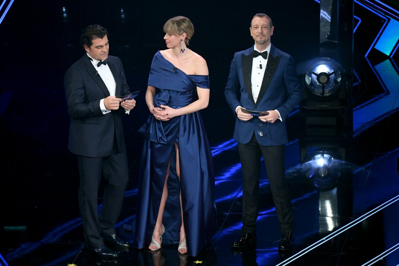 Federica Pellegrini e Alberto Tomba presentano al Festival i due possibili loghi delle Olimpiadi Milano Cortina 2026