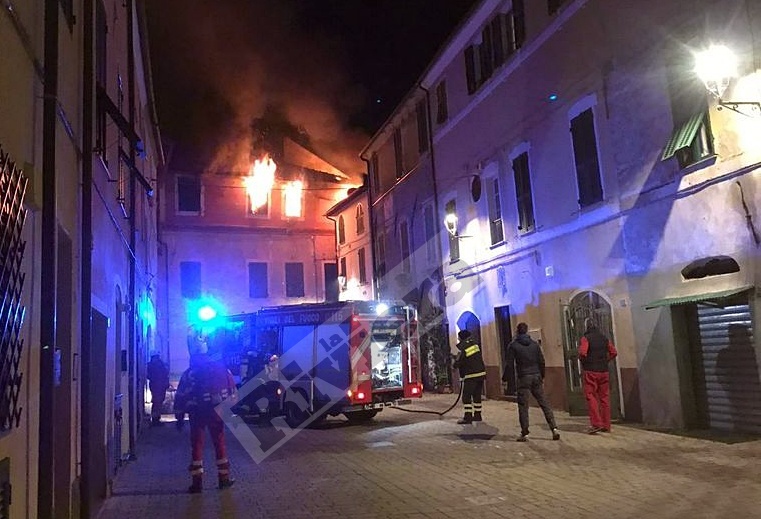 Esplosione incendio abitazione San Bartolomeo al mare 1