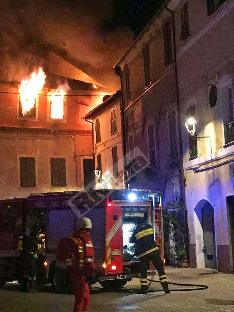 Esplosione incendio abitazione San Bartolomeo al mare 1_04