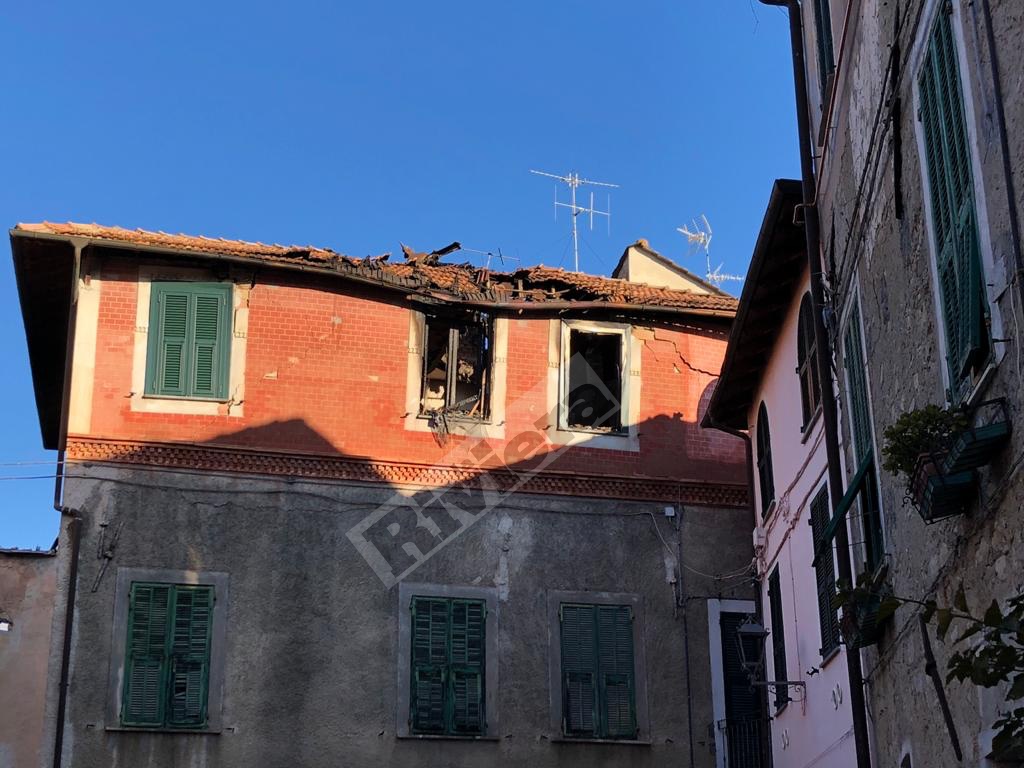 Esplosione incendio abitazione San Bartolomeo al mare_04