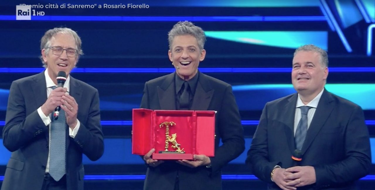 Biancheri e Faraldi consegnano a Fiorello il Premio Città di Sanremo