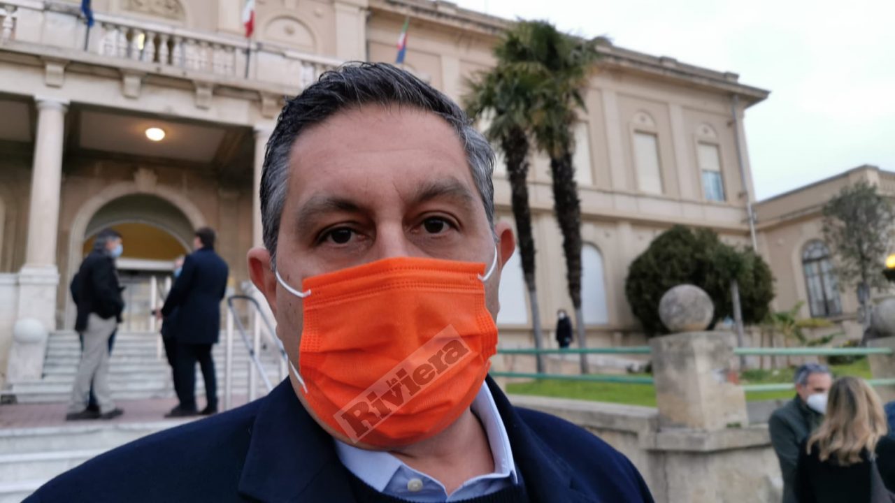 Toti: insegnanti senza green pass vanno sospesi