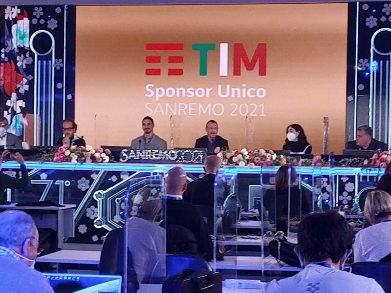 Sanremo 2021 questa sera si parte ecco i cantanti che si esibiranno