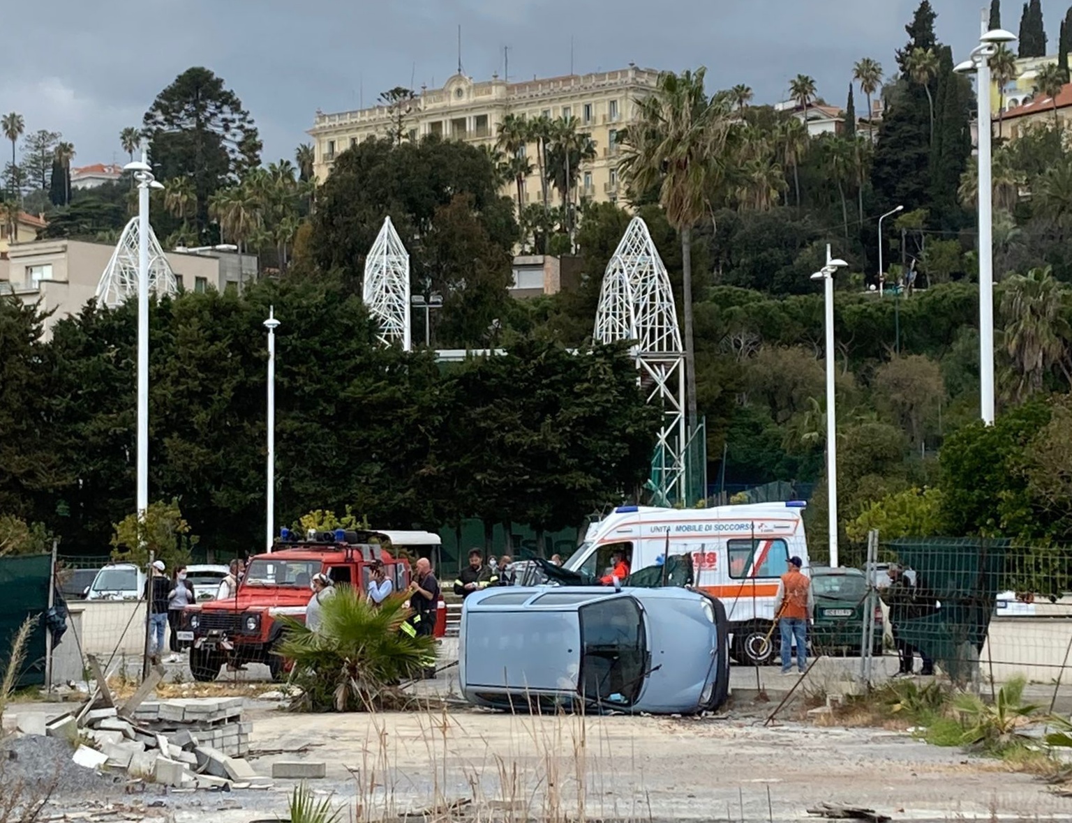 Incidente Imperia auto ribaltata Porto Maurizio_02