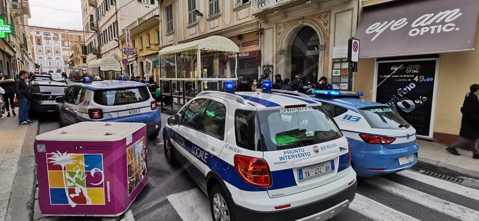 Aperitivo nel mirino: blitz della polizia al bar Tavernacolo di Sanremo