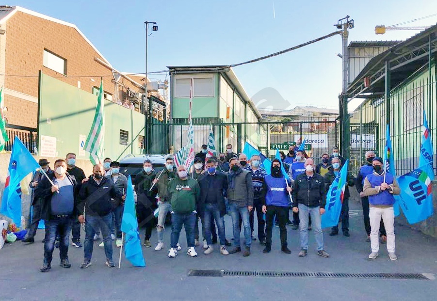 Sanremo: lavoratori Doreca in piazza per il rispetto del contratto e contro tagli al personale
