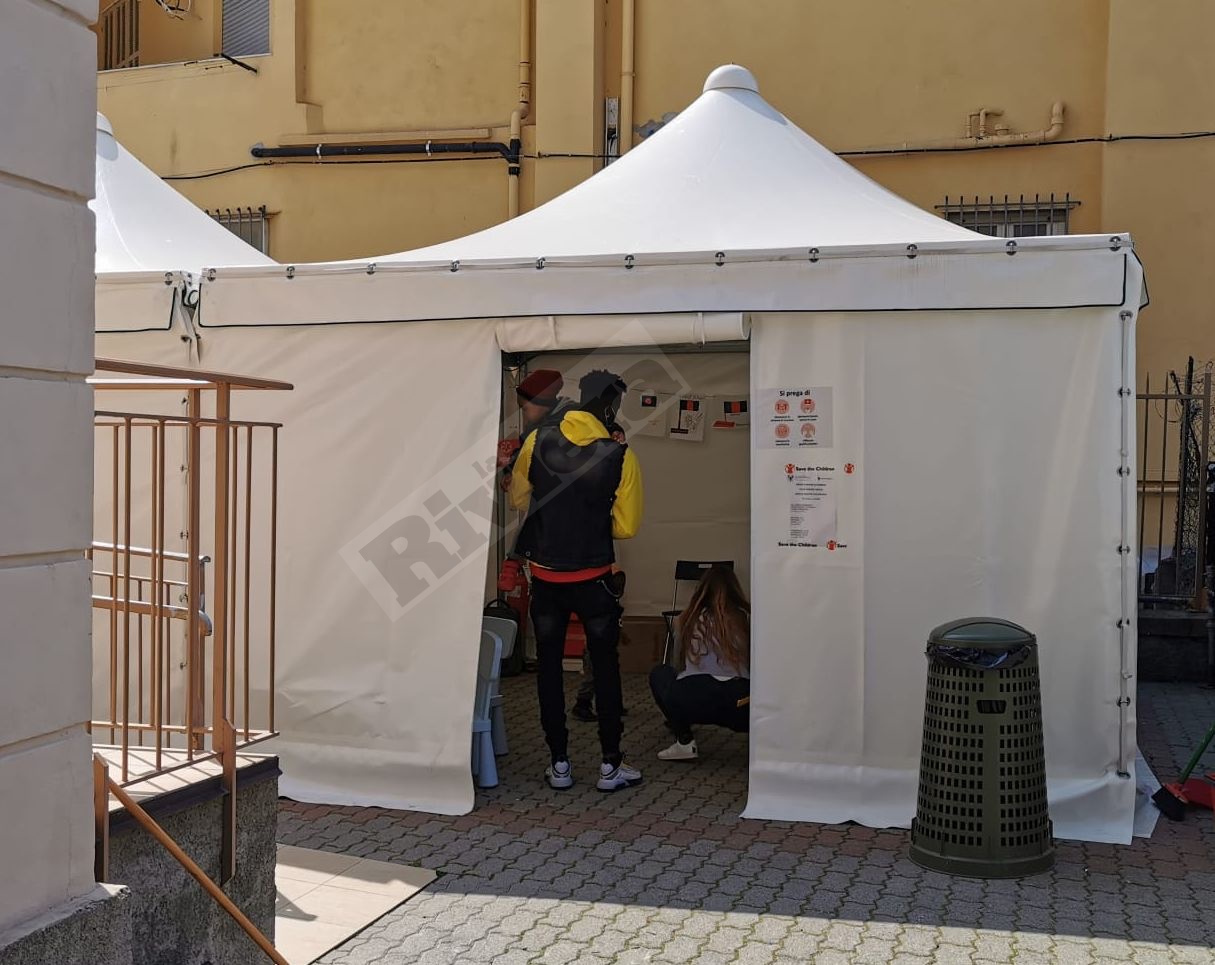 Tenda Save The Children e Caritas migranti Ventimiglia_02