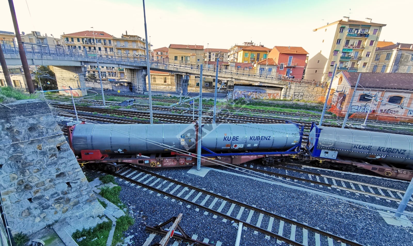 Treno vagone cisterna deragliato Ventimiglia