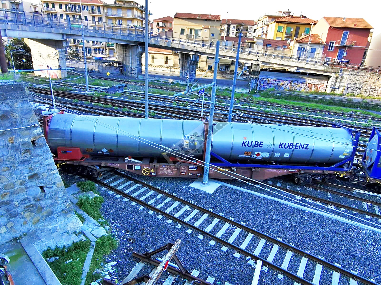 Treno vagone cisterna deragliato Ventimiglia _03