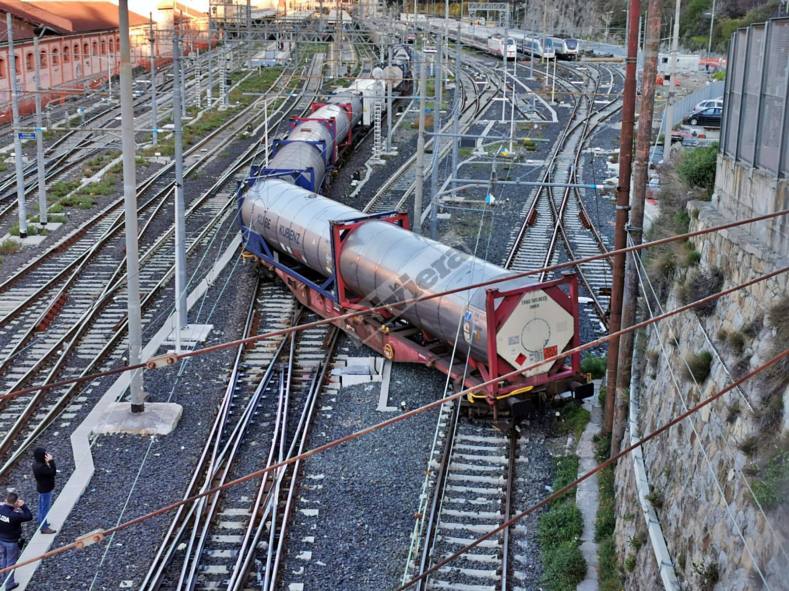 Treno vagone cisterna deragliato Ventimiglia