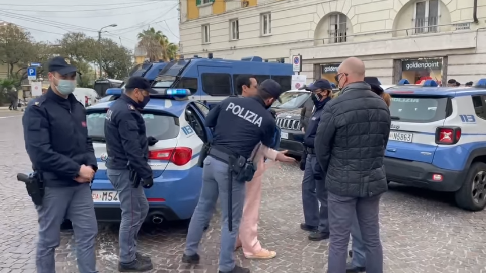 Arrestato il sosia di Freddy Mercury a Sanremo