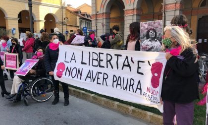 Flash Mob delle donne di "Non una di Meno" in Piazza Dante