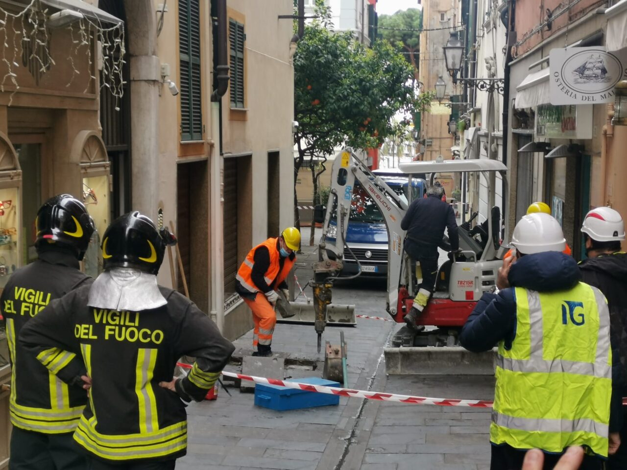 Fuga di gas in centro a Sanremo zona off limits al passaggio