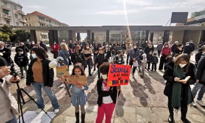 Protesta contro la didattica a distanza "Chiediamo un rientro a scuola in sicurezza"