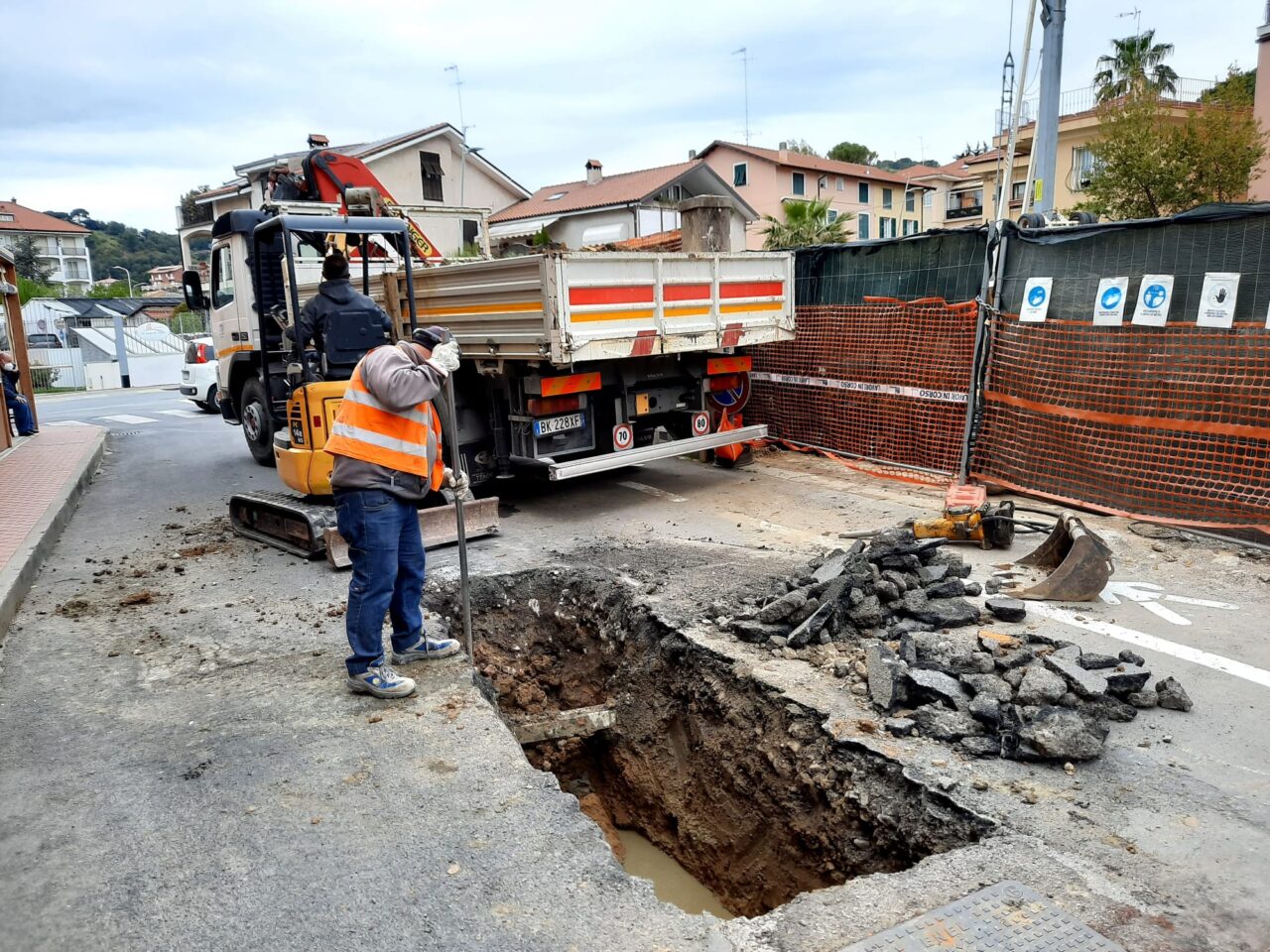Esplode condotto fognario a San Bartolomeo