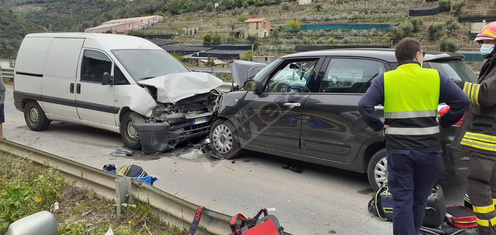 Incidente Taggia furgone e Fiat 500_02