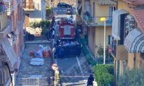 Auto impatta su un muretto e si ribalta a Ventimiglia. Foto