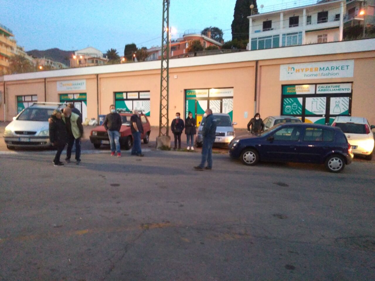 Giornalai sul piede di guerra distribuzione dei giornali in ritardo