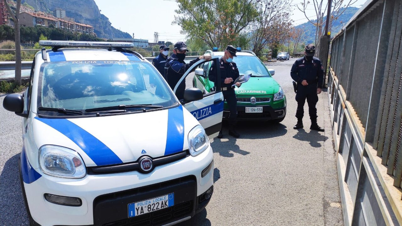 Scoperta e sequestrata a Ventimiglia una carrozzeria abusiva
