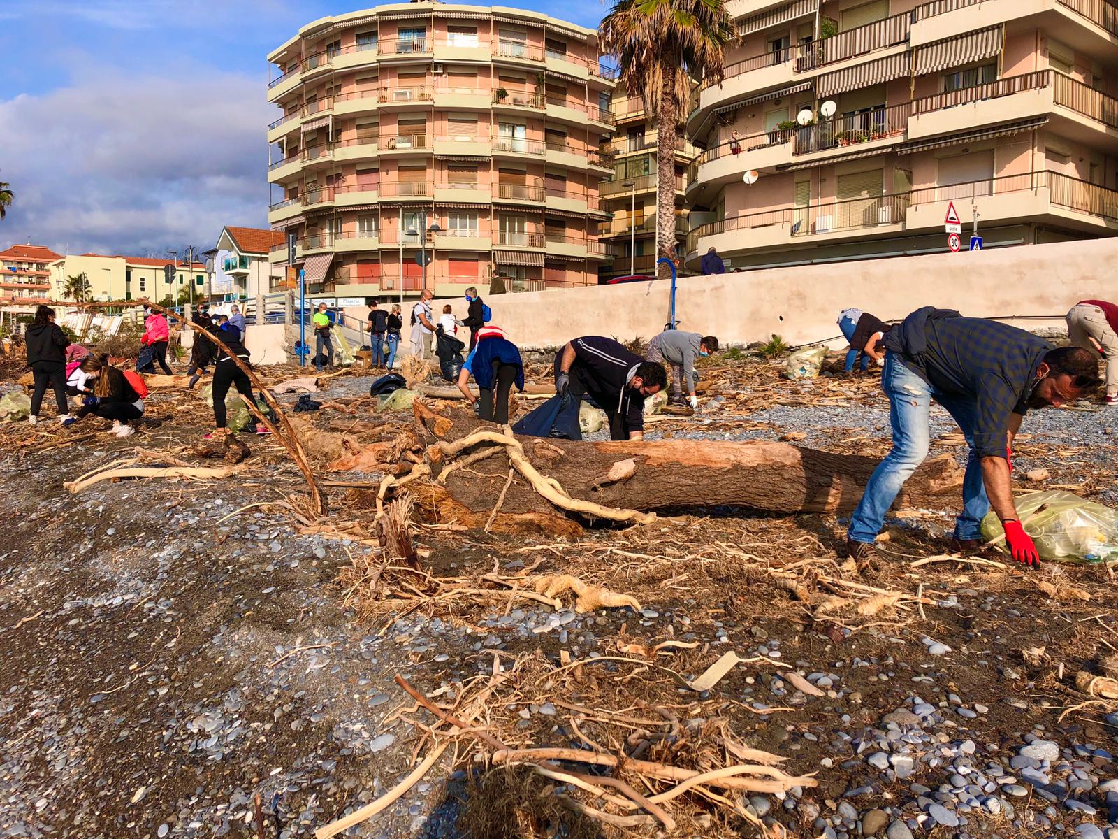 Pulizia spiagge Ventimiglia aprile 2021_03