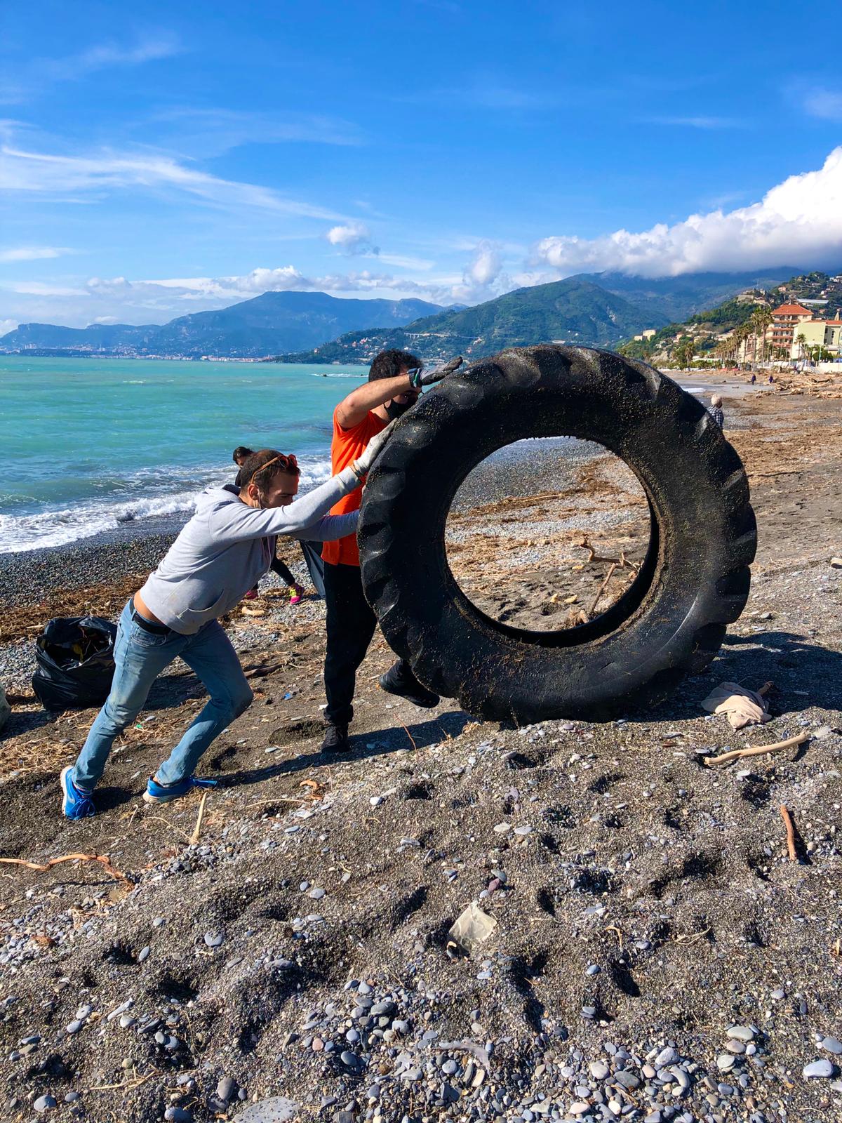 Pulizia spiagge Ventimiglia aprile 2021_04