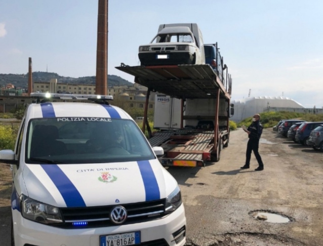 Nuova rimozione di auto abbandonate a Imperia