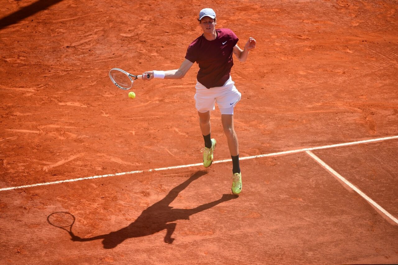 Jannik Sinner lascia Montecarlo, sconfitto dal n° 1 del mondo Novak Djokovic