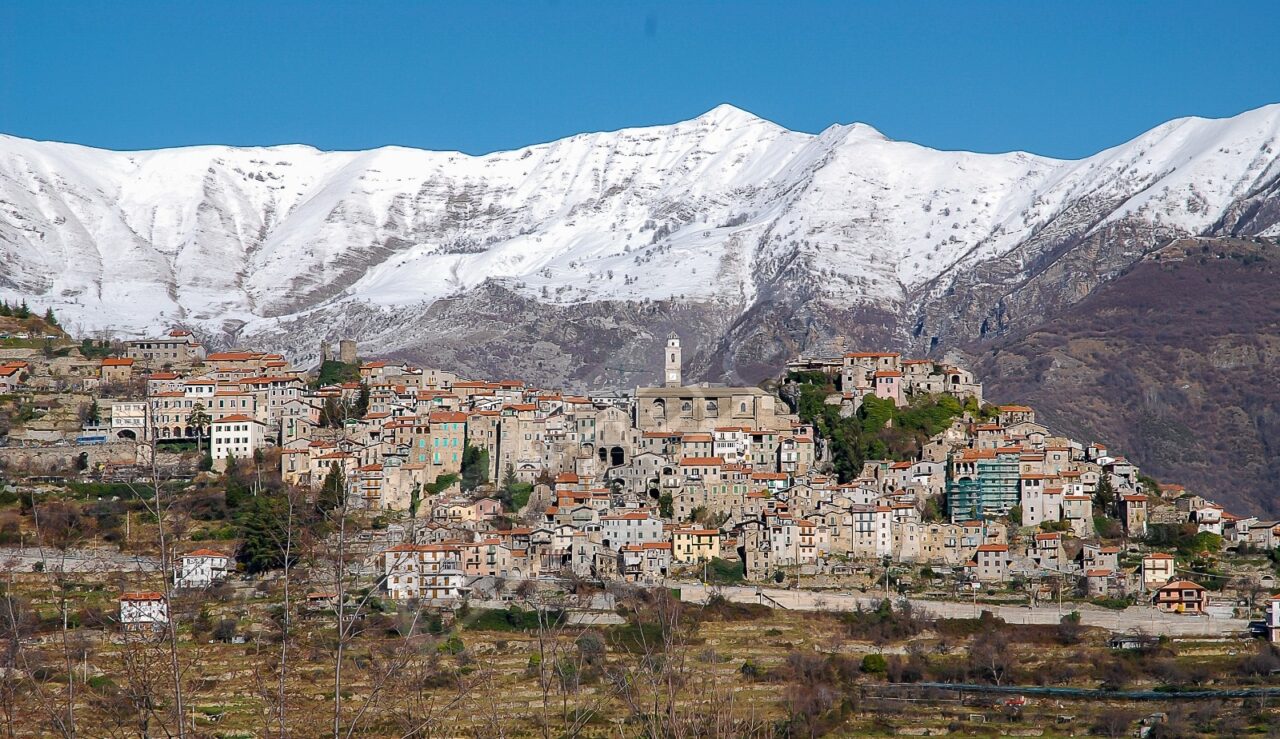 Triora è il primo comune con “vista mare” a entrare nella rete dei Villaggi degli Alpinisti