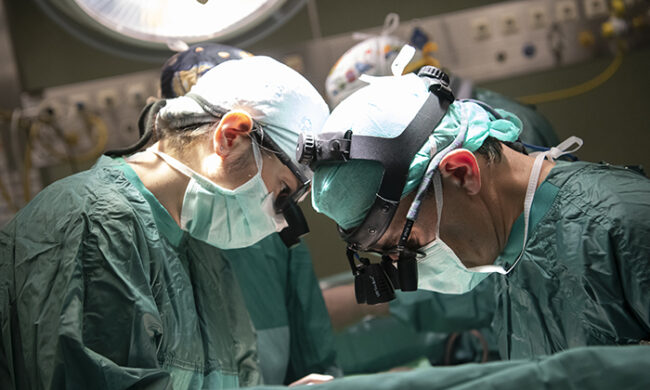 Nata con l’intestino al posto di un polmone, bimba salvata dai medici della Città della Salute