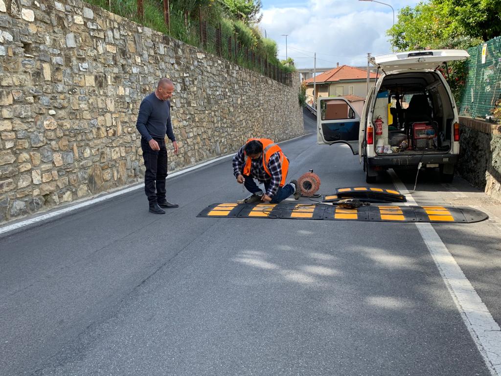 Installato il primo di quattro dossi a San Bartolomeo al Mare