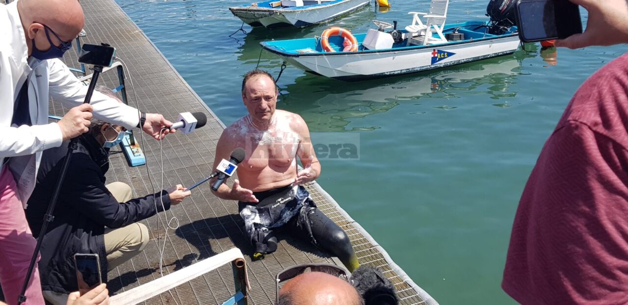 Salvatore Cimmino vittorioso a Sanremo per la sua prima tappa del Giro d’Italia a nuoto