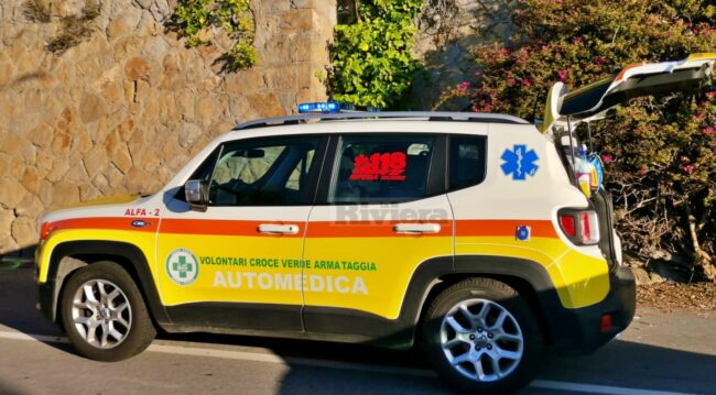 Finisce fuori strada con la moto a Dolceacqua, ferito un giovane