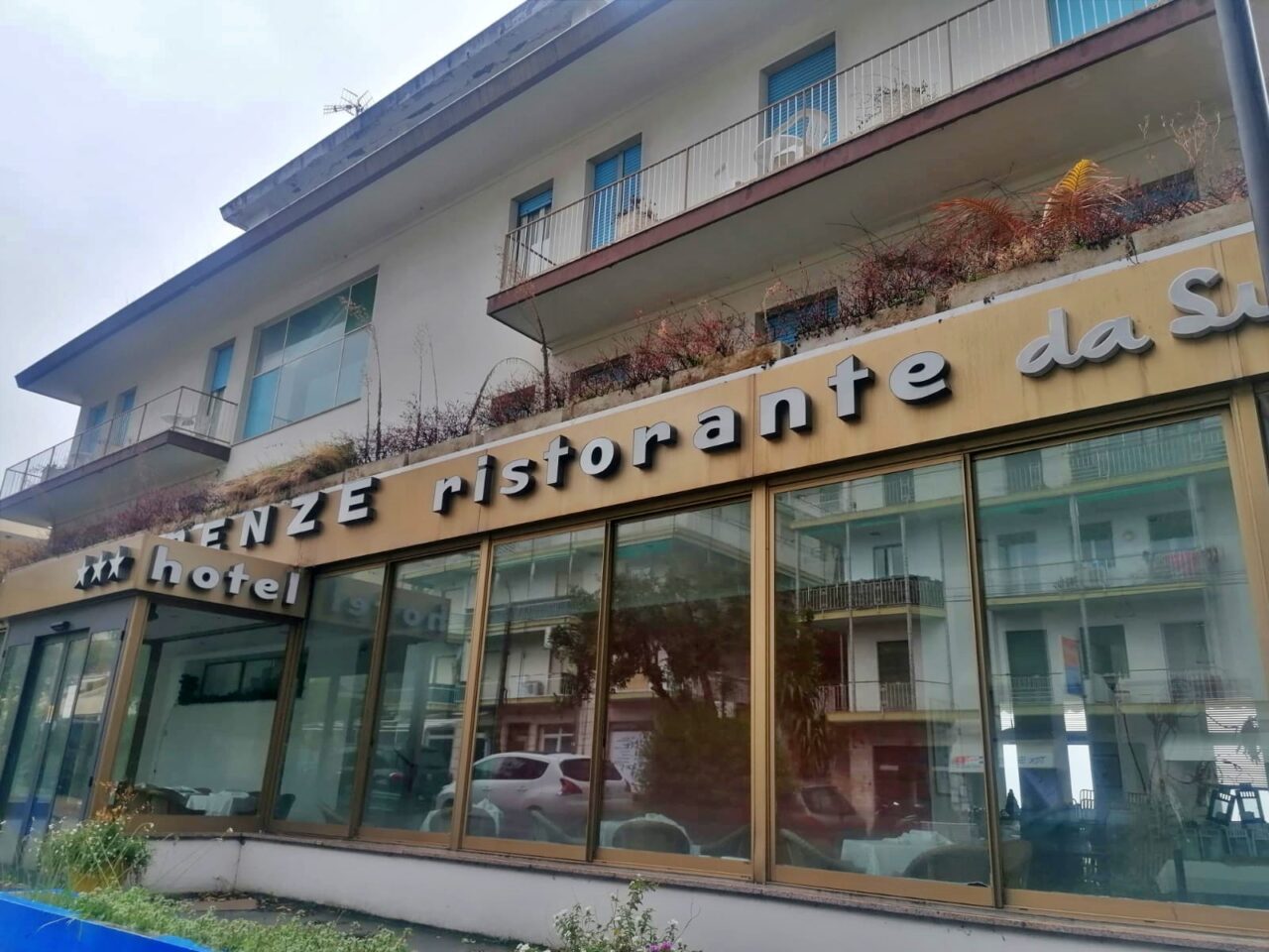 Venduto all’asta per oltre metà del suo valore l’ex Hotel Firenze di Ospedaletti