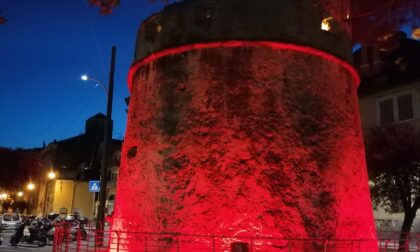 Bastione scarlatto per la Giornata Mondiale della Croce Rossa