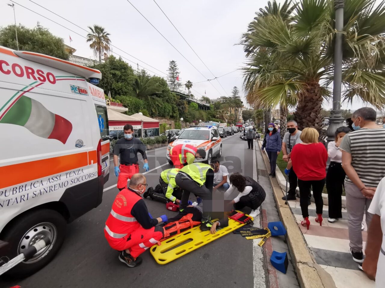 Senza patente e con lo scooter della fidanzata investe pedone a Sanremo