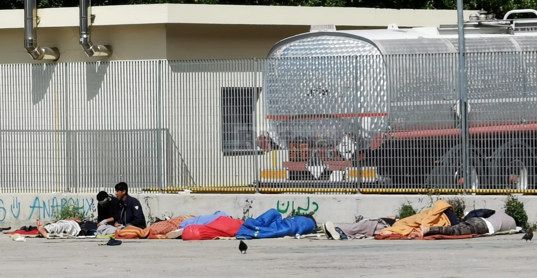 Migranti Ventimiglia campo accampamento tende Roya polizia _05