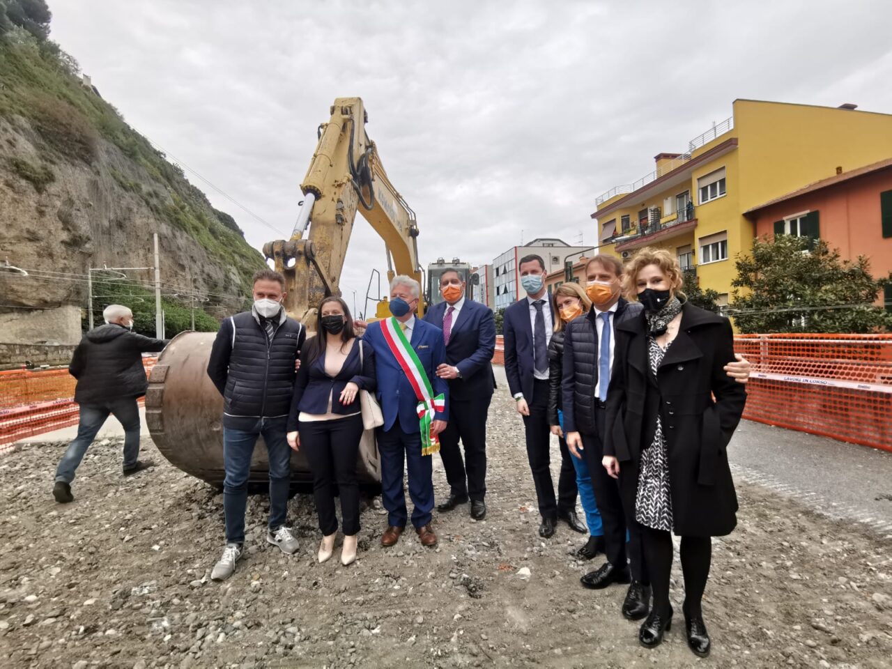 A Ventimiglia il primo “colpo di benna” per il mega parking di corso Genova