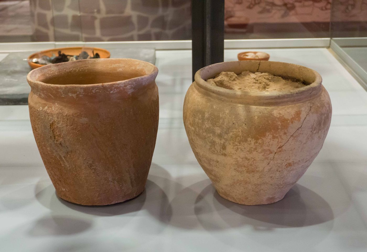Reperti archeologici Museo Girolamo Rossi urne cinerarie dalla necropoli di albintimilium-06700
