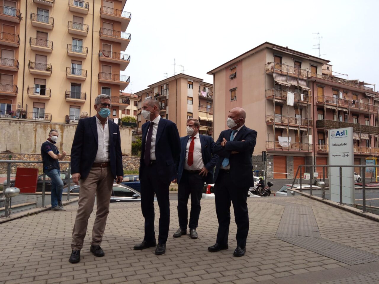 Il sottosegretario alla salute Andrea Costa: “Per vaccinare i turisti serve intesa tra le Regioni”