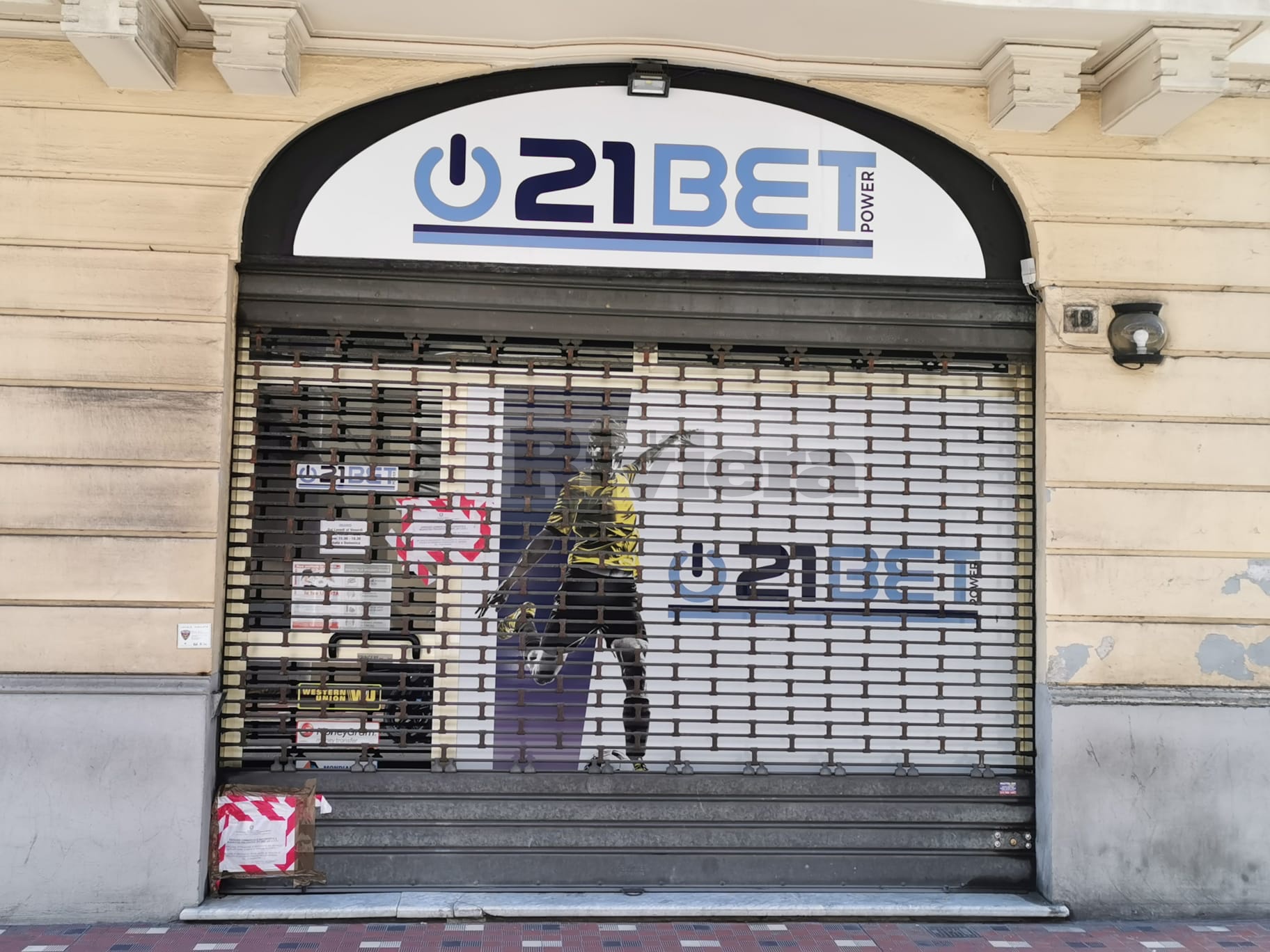 Agenzia scommesse Bordighera via Vittorio Emanuele 19 sequestro gioco azzardo Guardia di Finanza_03